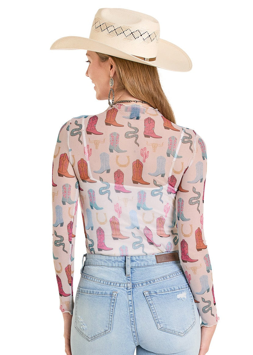 Woman wearing a patterned long-sleeve shirt and light blue jeans with a cowboy hat on a white background