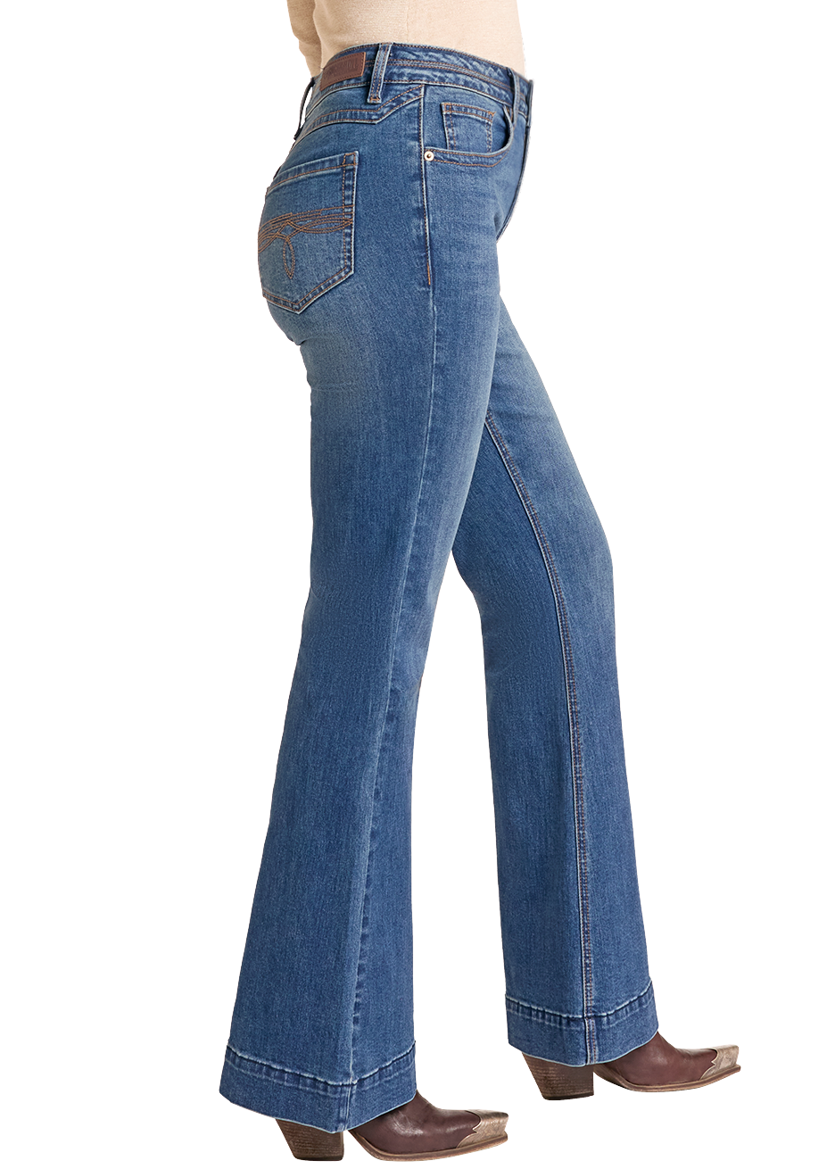 Woman wearing the double waisted trouser 