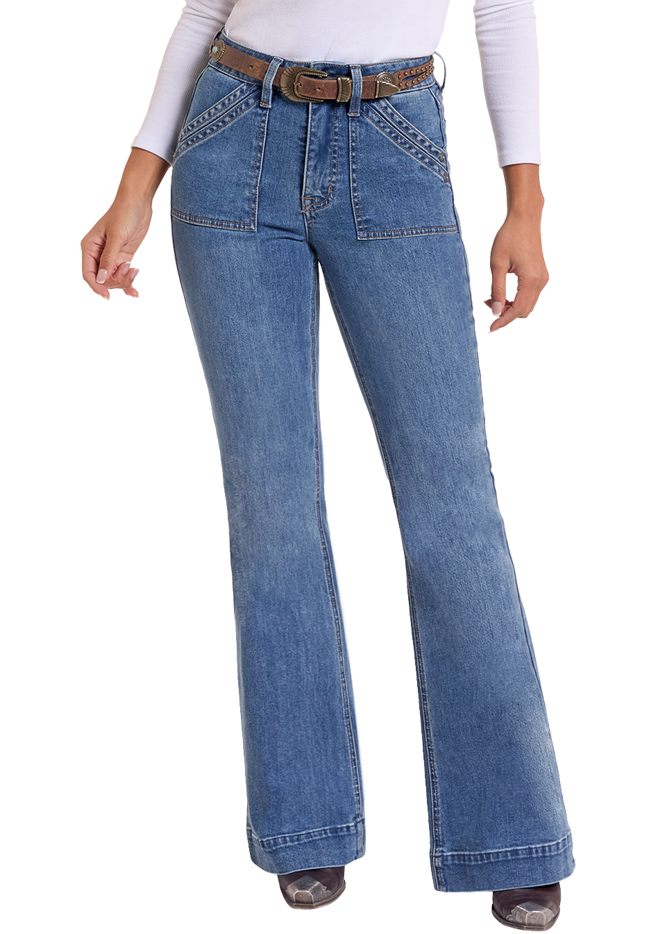 Woman wearing carpenter pocket trouser jeans.