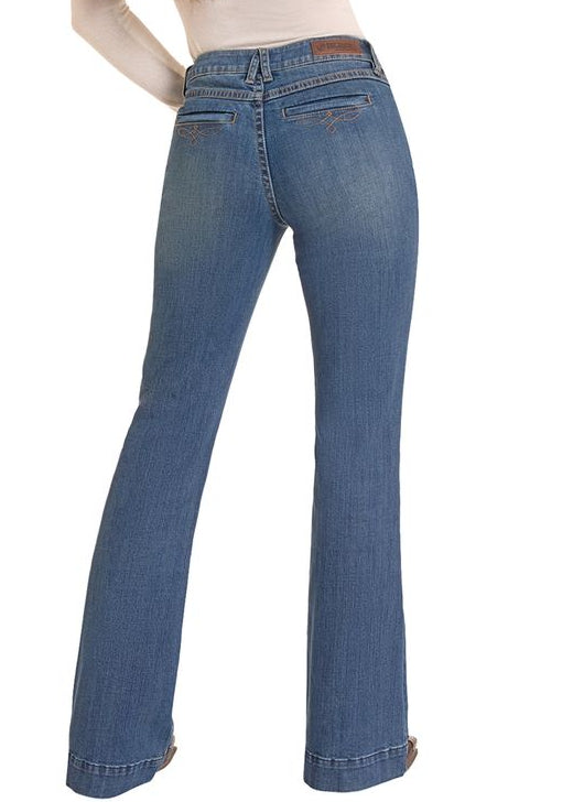 Woman wearing trouser jeans with welt pocket on the back.