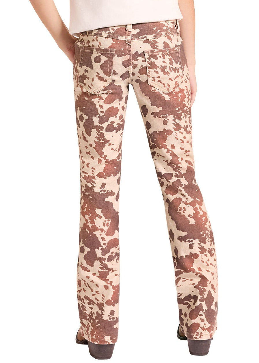 A model shown from the back wearing a western-style costume set featuring a cream and maroon raglan t-shirt, brown and beige camouflage pants, a beige cowboy hat, and dark boots, set against a plain white background.