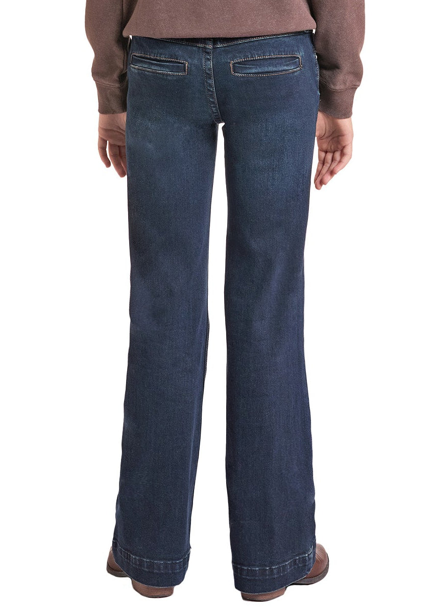 A child model shown from the back wearing a beige cowboy hat, a brown long-sleeve cropped sweater, dark blue flare jeans, and brown boots, set against a plain white background.