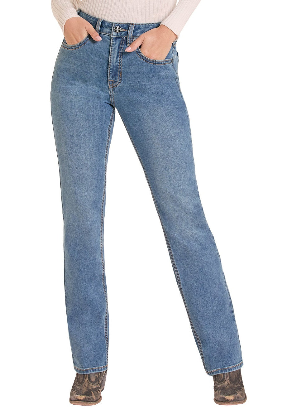 A woman modeling a light beige ribbed long-sleeve V-neck top, blue high-waisted straight-leg jeans, a black cowboy hat, and brown boots against a plain white background.