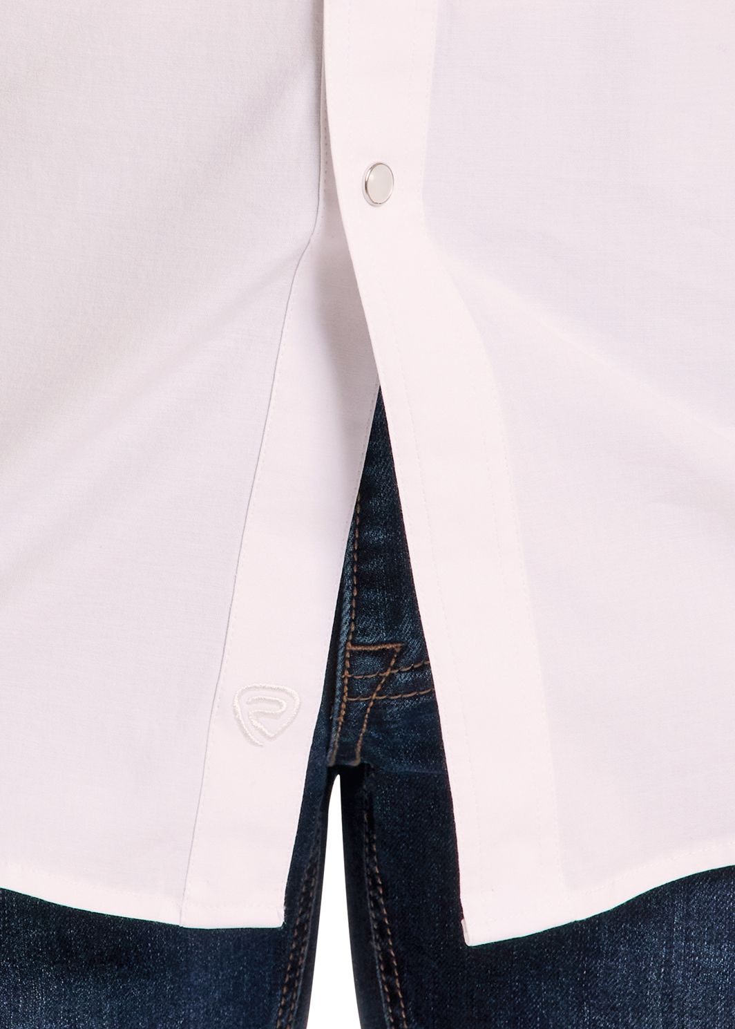 Detail of a white snap shirt 